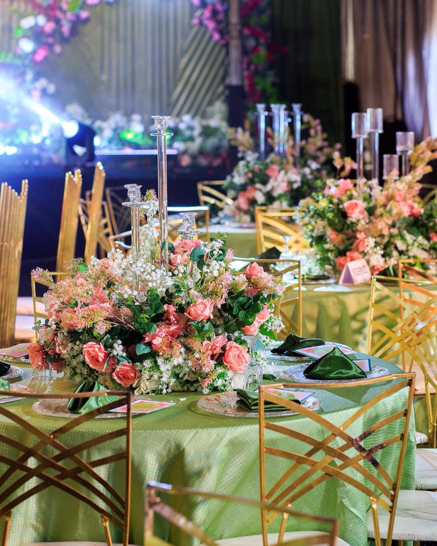 Blush Centrepiece Salon