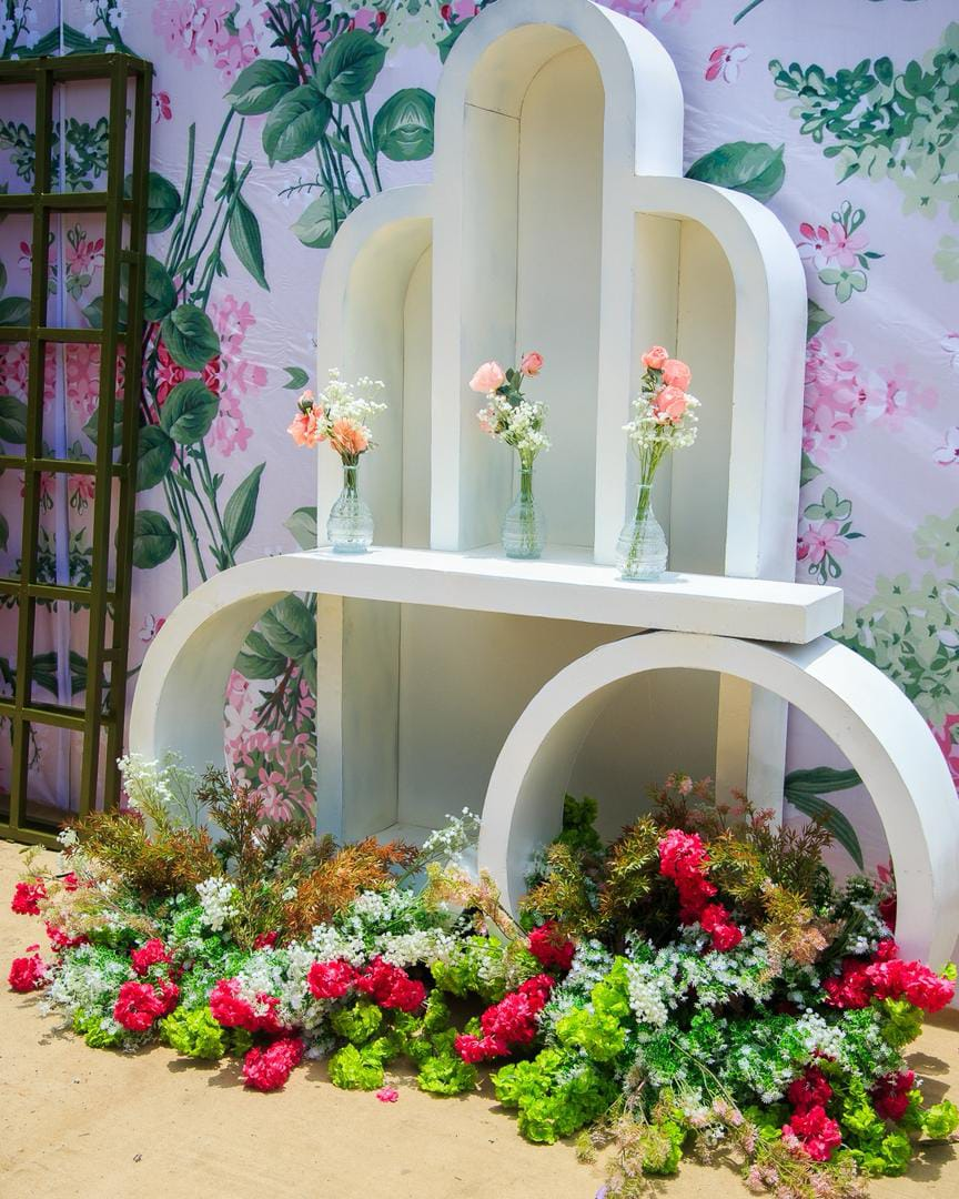Arched Floral Photo Nook