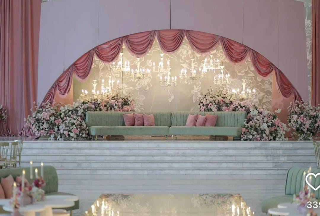 Blush Arch & Sage Lounge